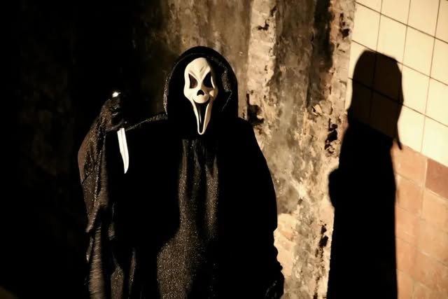 Ghostface Sparkle Scream Robe